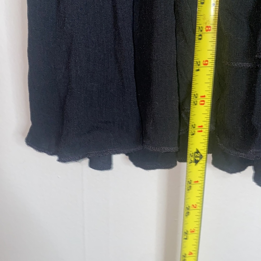 🌵NWOT Black lace top with built in padding! - Picture 4 of 7